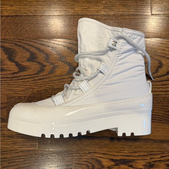 Chanel White Women's Boots Size 40 - Picture 5 of 10